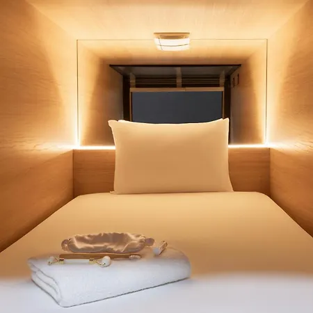 Zedwell Capsule Hotel Piccadilly Circus-3