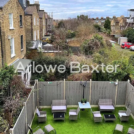 Hackney Suites - En-Suite Rooms & Amenities-3