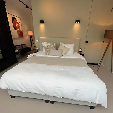 B&B Urban Oasis With Free Parking-2