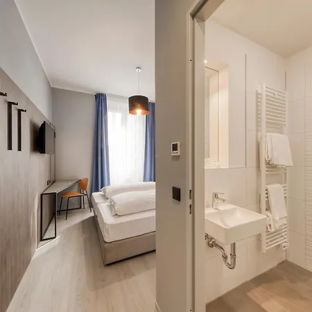 Smart Stay Hotel Station-2