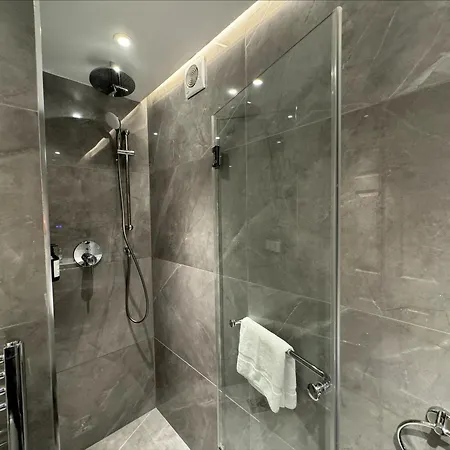 The Leonard Hotel-3