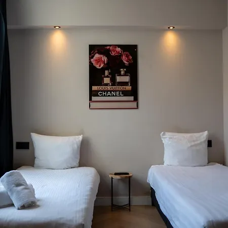 Hotel 83-3