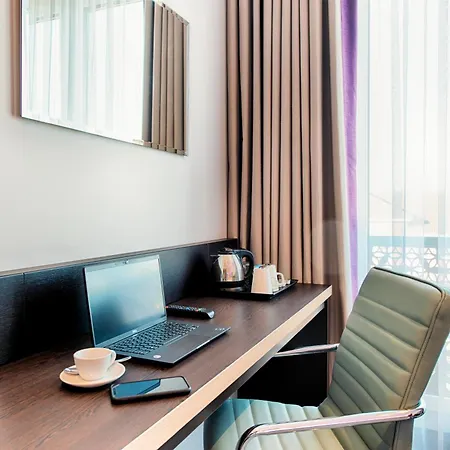 Premier Inn Frankfurt City Centre-2
