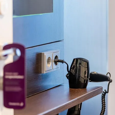 Premier Inn Duesseldorf City Centre-2
