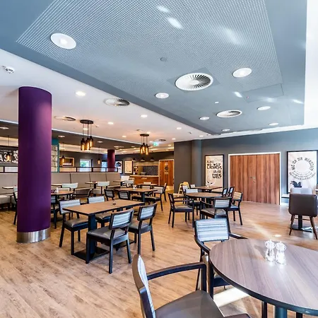 Premier Inn Duesseldorf City Centre-3