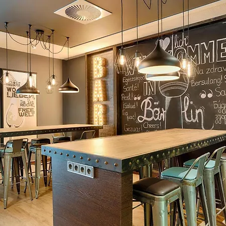 Premier Inn Berlin City Centre-2