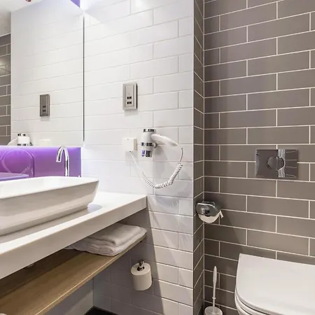 Premier Inn Hamburg City Hammerbrook-2
