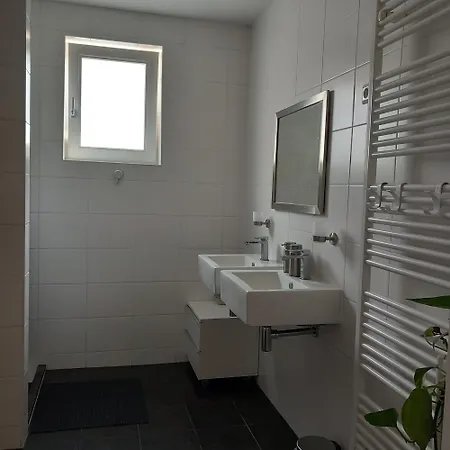 Private Rooms, Free Parking, Luxury City Villa Close To The Center-3