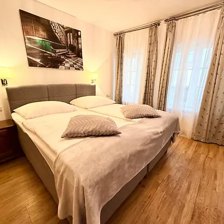 Altstadthotel Hayk Am Rhein-2