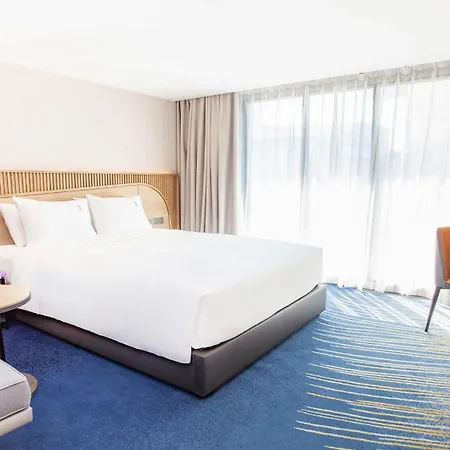 Holiday Inn Express & Suites Bangkok Central Pier By Ihg-3