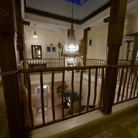 Riad Miss Caracal Jacuzzi & Rooftop-2