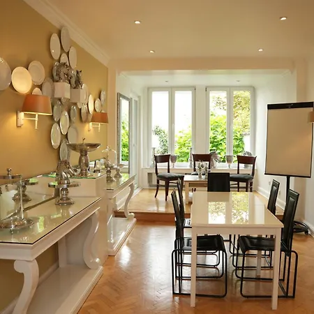 Boutique Hotel Sir & Lady Astor - The Charming City Hotels-3