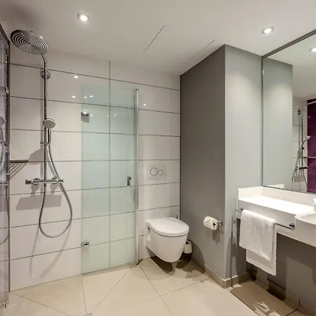 Premier Inn Koln City Mediapark-3