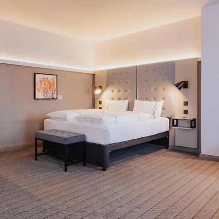 Premier Inn Koln City Mediapark-2