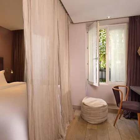 Hidden Hotel-3