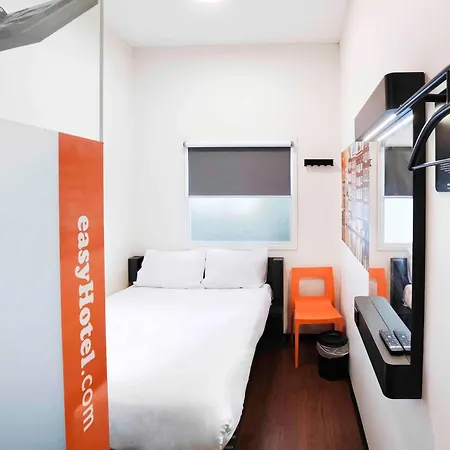Easyhotel Amsterdam City Centre South-2