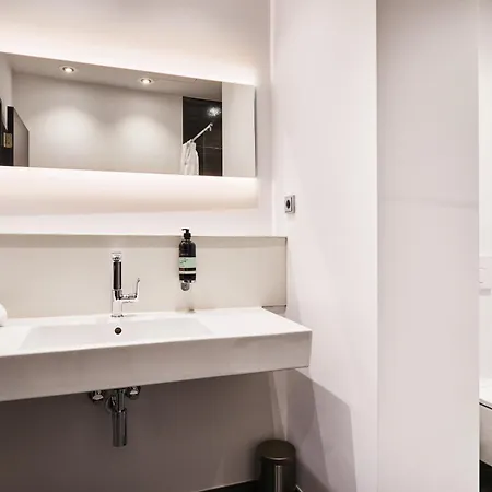 Premier Inn Koeln City Centre-3
