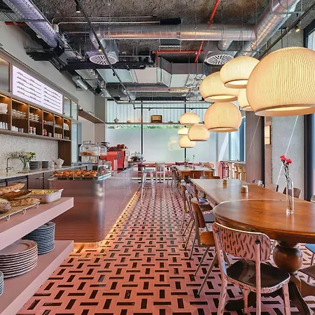 The Social Hub Barcelona Poblenou Extended Stay-2
