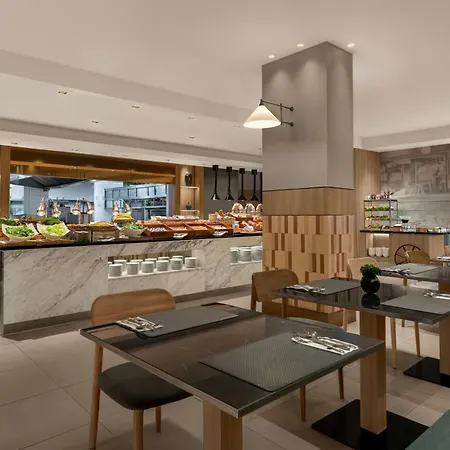 Courtyard By Marriott Bangkok-2