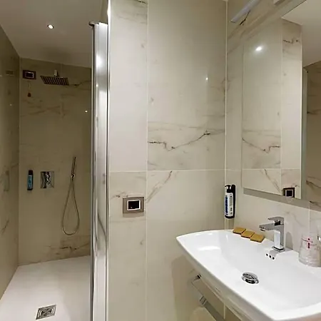 Floris Hotel-3