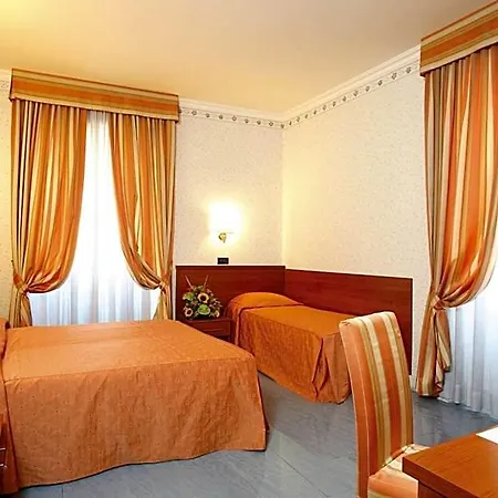 Hotel Dina-2