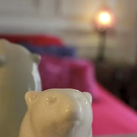 A Room In Paris-2