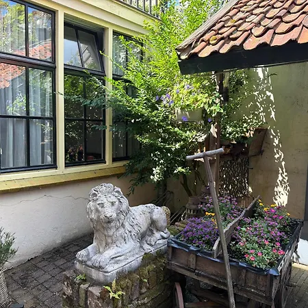 Hotel Hanzestadslogement De Leeuw in het centrum, Snoepwinkel, Hanzemuseum, Koffieschenkerij met Binnenplaats, Kamers met keukentje en Ontbijtservice-3