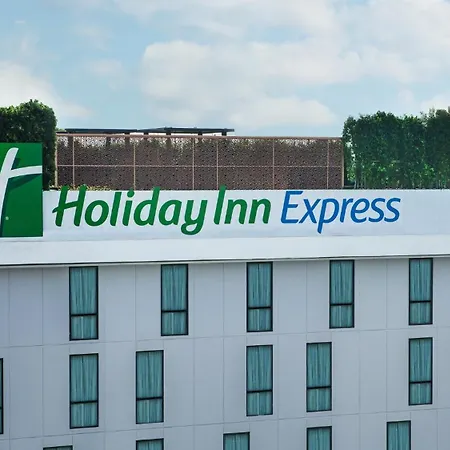 Holiday Inn Express Bangkok Soi Soonvijai By Ihg-2