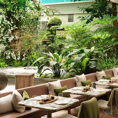 Sanderson London-2