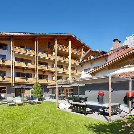 Der Gruene Baum Mountain Boutique Hotel-2