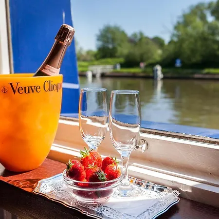 Boat Hotel De Barge-3