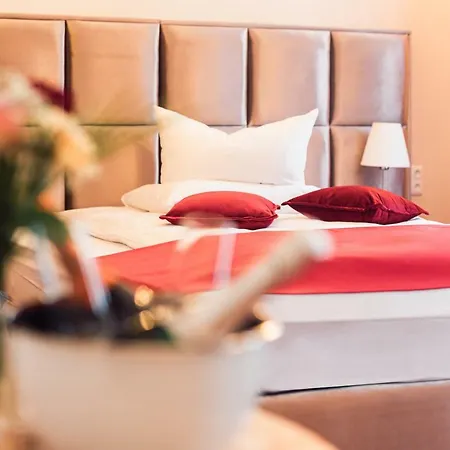 Hotel Hamburger Perle By Uniqstay-2