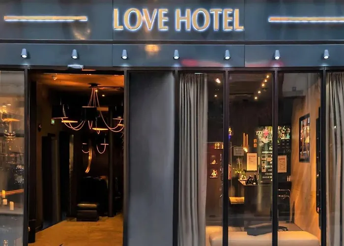 Love Hotel Avec Nuit Insolite Au Dandy Et Jacuzzi Privatise (Adults Only) Parijs