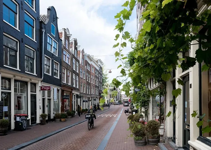 Haarlemmerplein apartments Amsterdam
