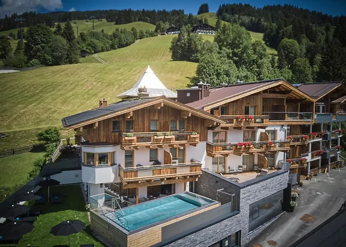 Hotel Astrid Mit Panoramapool & Inklusive Jokercard Saalbach-Hinterglemm
