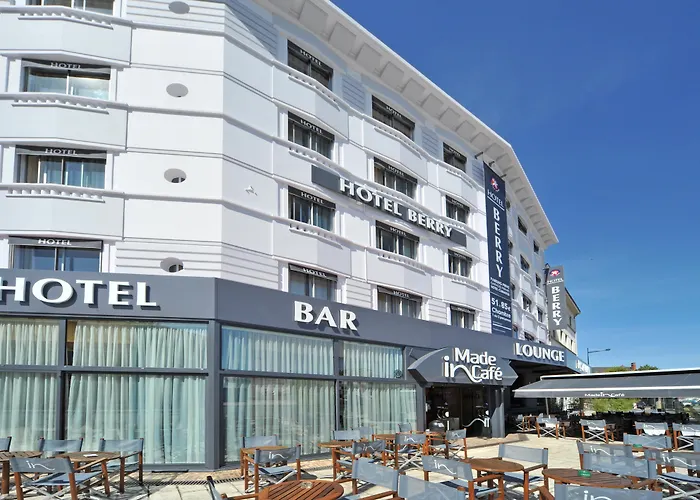 Hotel The Originals City Le Berry - Proche Centre-Ville - Gare Bourges