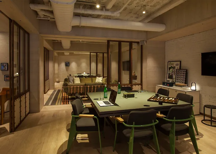Moxy Nyc Times Square Hotel New York