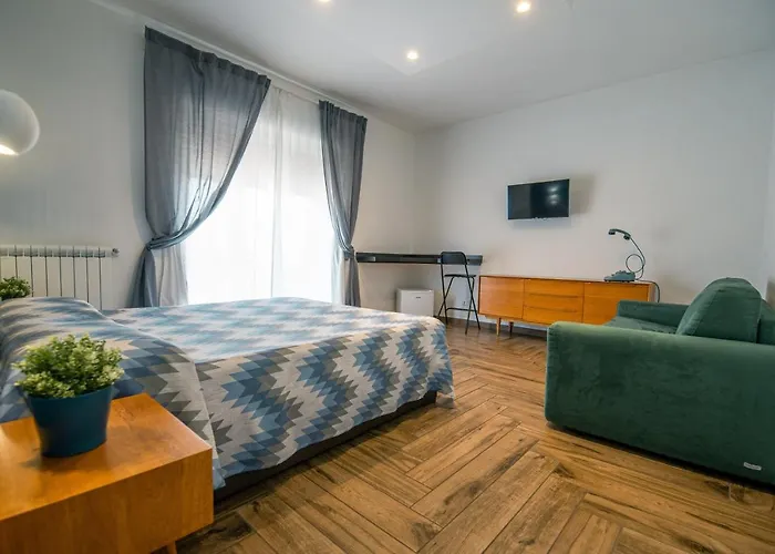 Hub Ferroviario - 12 Posti Letto Per Il Tuo Gruppo A Napoli Con Wifi E Netflix Bed and Breakfast