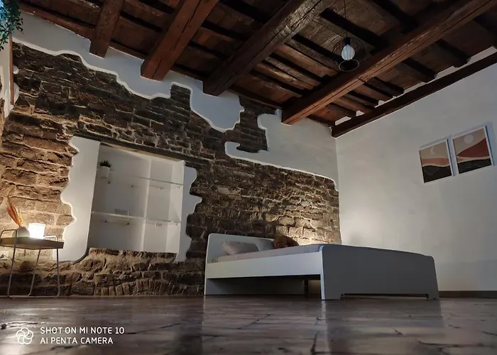 Dante's Room dei Cerchi Florence