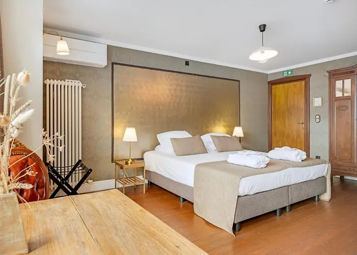 Cafe Rene Borgloon Bed and Breakfast