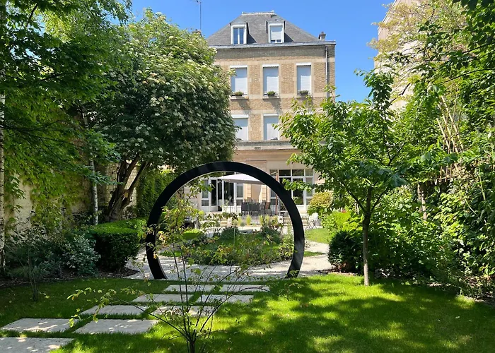 La Demeure Des Sacres - Cathedrale Bed and Breakfast Reims