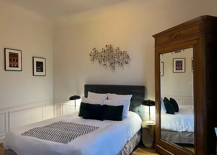 La Demeure Des Sacres - Cathedrale Bed and Breakfast Reims