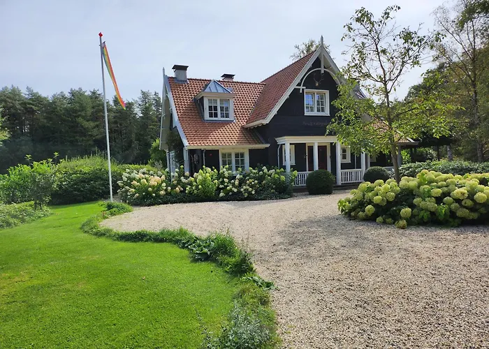 Huize Koempoelan Bed and Breakfast Naarden
