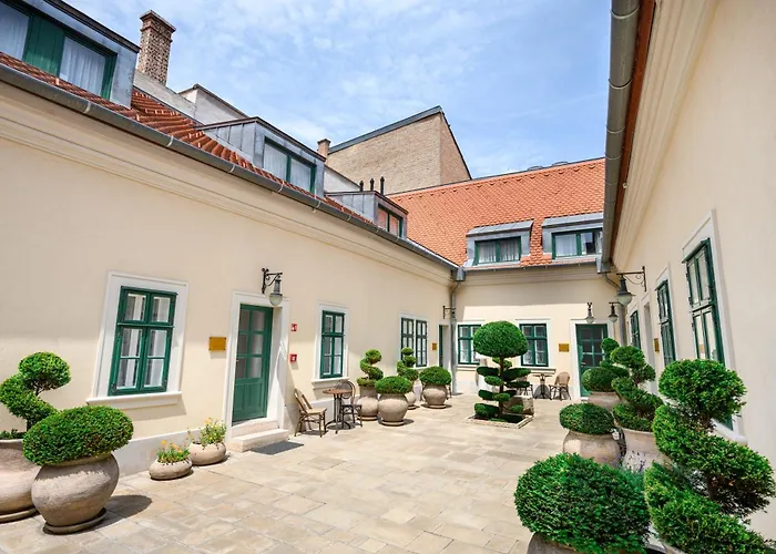 Maison Bistro & Hotel Boedapest