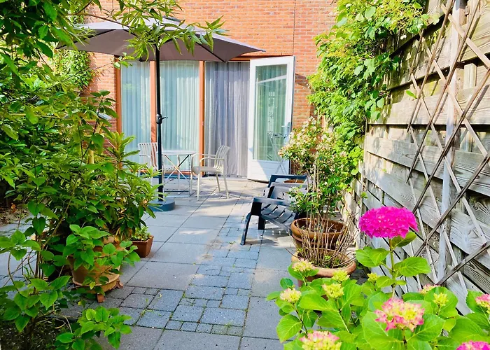 Private Studio, Patio Garden And Free Car Parking Amsterdam