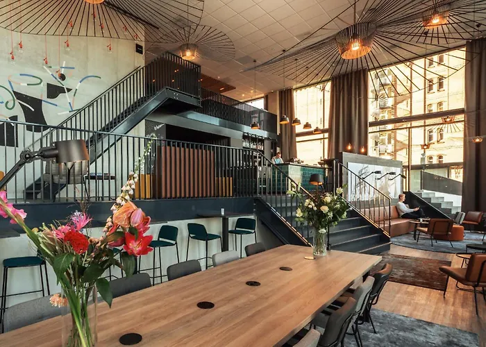 Holiday Inn - the niu, Fender Amsterdam