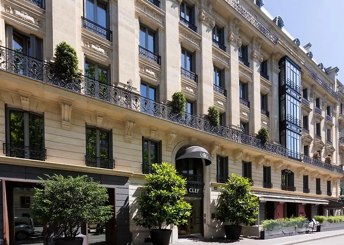 La Clef Tour Eiffel Paris By The Crest Collection Hotel
