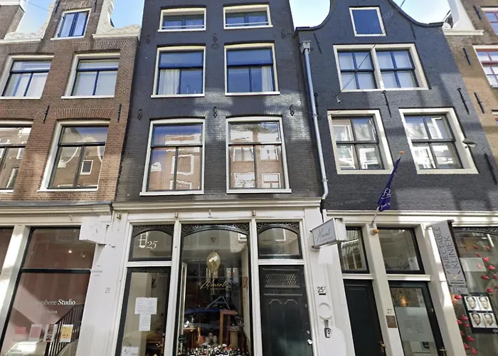 Haarlemmerplein apartments Amsterdam