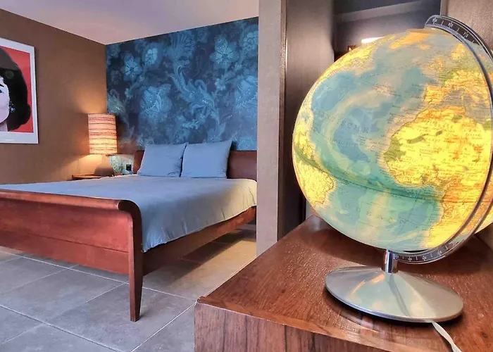 La Chevre Folle - Stay In Style Featuring A Free Basic Breakfast Oostende
