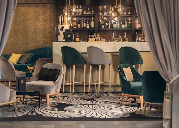 Niepce Paris, Curio Collection By Hilton Hotel